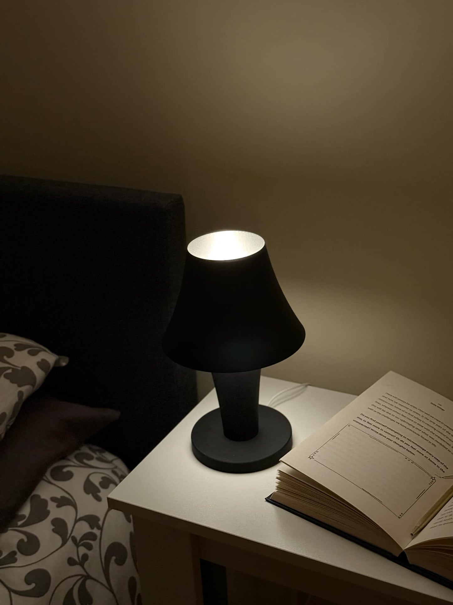 Glowen Table Lamp